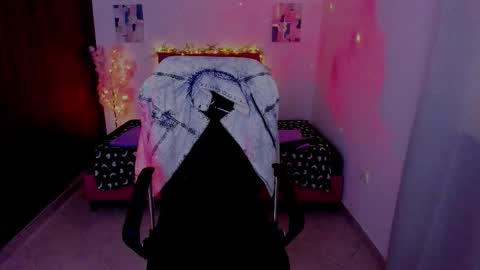 Snapshot of laura_r23 chatting on October 2025 11:18:01 AM Laura Rose online show from October 2025 11:18:01 AM