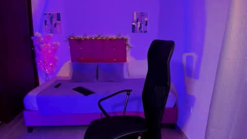 Snapshot of laura_r23 chatting on October 2025 04:28:01 PM Laura Rose online show from October 2025 04:28:01 PM