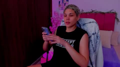 Snapshot of laura_r23 chatting on October 2025 06:54:01 PM Laura Rose online show from October 2025 06:54:01 PM