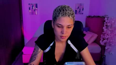 Snapshot of laura_r23 chatting on October 2025 08:46:02 PM Laura Rose online show from October 2025 08:46:02 PM