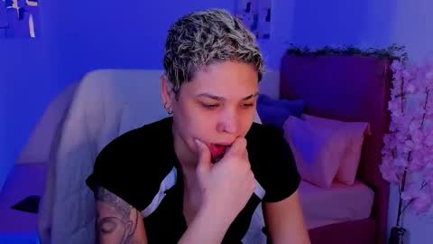 Snapshot of laura_r23 chatting on October 2025 03:14:02 PM Laura Rose online show from October 2025 03:14:02 PM