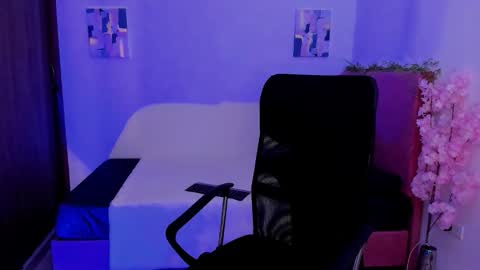 Snapshot of laura_r23 chatting on November 2025 05:25:02 PM Laura Rose online show from November 2025 05:25:02 PM