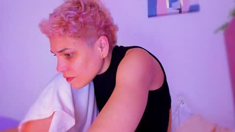 Laura Rose online show from December 2025 04:30:02 AM