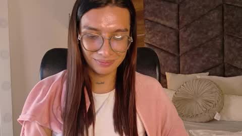 lauraagomezz__ online show from September 2025 11:39:02 PM