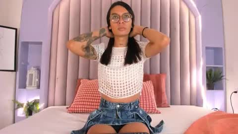 lauraagomezz__ online show from October 2025 07:33:02 PM