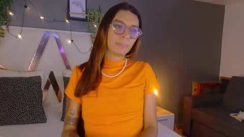 lauraagomezz__ online show from October 2025 07:36:02 PM