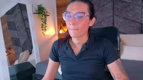 lauraagomezz__ online show from October 2025 07:45:02 PM