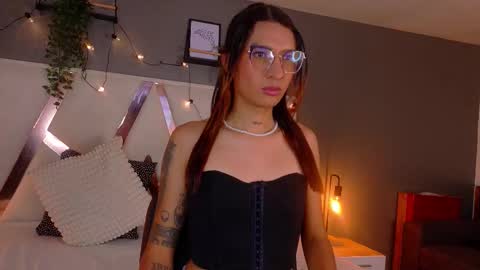 lauraagomezz__ online show from October 2025 11:23:02 AM