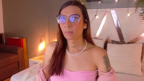 lauraagomezz__ online show from October 2025 11:44:02 AM