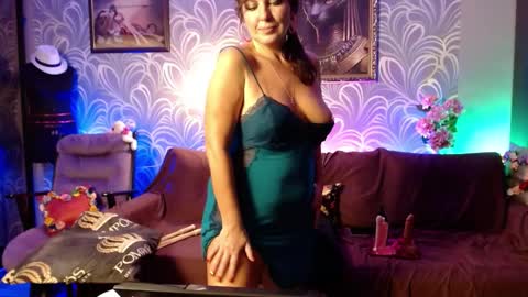 Laura online show from December 2024 06:59:02 PM