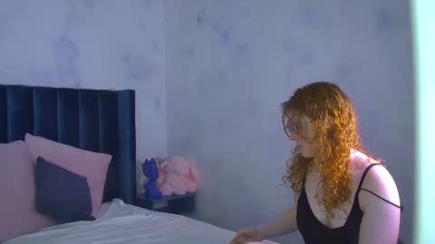 Snapshot of lauradennis chatting on June 2026 05:04:02 PM Laura online show from June 2026 05:04:02 PM
