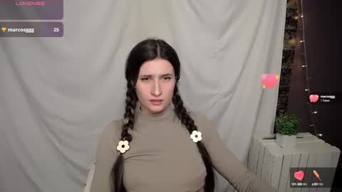 Snapshot of lauradre_ chatting on December 2024 11:01:01 AM Laura online show from December 2024 11:01:01 AM
