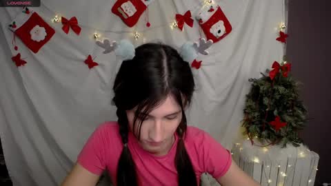 Snapshot of lauradre_ chatting on December 2024 09:12:02 AM Laura online show from December 2024 09:12:02 AM