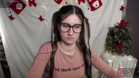 Snapshot of lauradre_ chatting on December 2024 07:42:01 AM Laura online show from December 2024 07:42:01 AM