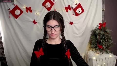 Snapshot of lauradre_ chatting on December 2024 03:21:02 PM Laura online show from December 2024 03:21:02 PM