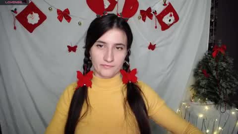 Snapshot of lauradre_ chatting on December 2024 08:44:02 AM Laura online show from December 2024 08:44:02 AM