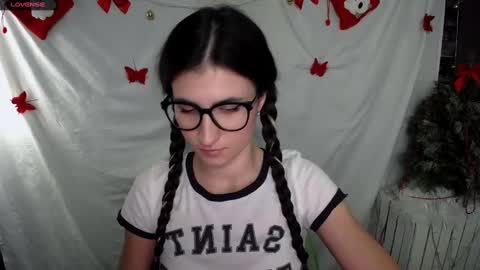 Snapshot of lauradre_ chatting on January 2025 08:43:01 AM Laura online show from January 2025 08:43:01 AM