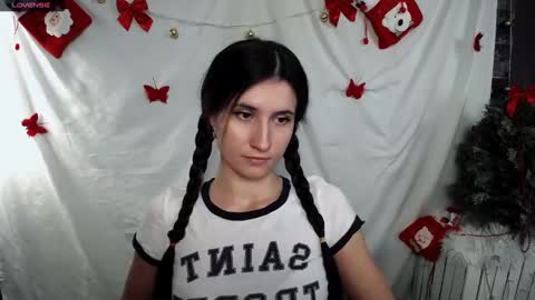 Snapshot of lauradre_ chatting on January 2025 08:35:02 AM Laura online show from January 2025 08:35:02 AM