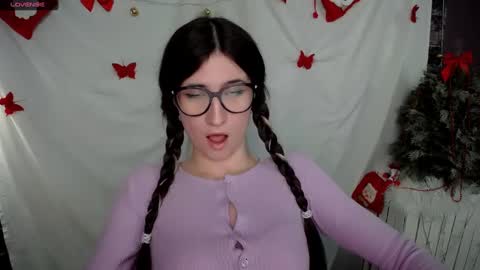 Snapshot of lauradre_ chatting on January 2025 09:13:01 AM Laura online show from January 2025 09:13:01 AM