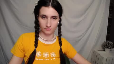 Snapshot of lauradre_ chatting on February 2025 10:08:02 AM Laura online show from February 2025 10:08:02 AM