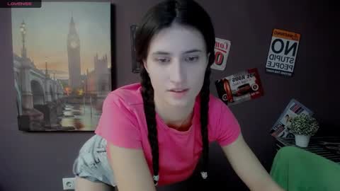 Snapshot of lauradre_ chatting on February 2025 08:33:02 AM Laura online show from February 2025 08:33:02 AM