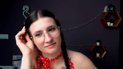 Snapshot of lauradre_ chatting on March 2025 03:23:02 PM Laura online show from March 2025 03:23:02 PM