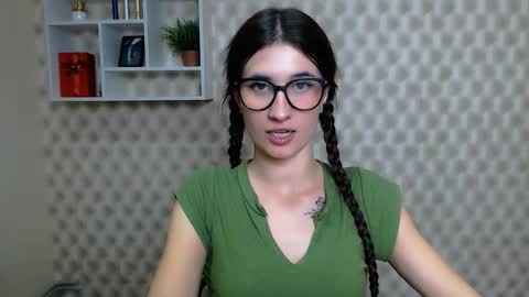 Laura online show from November 2025 11:43:02 AM