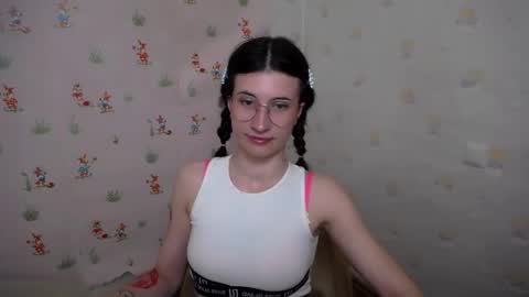 Snapshot of lauradre_ chatting on April 2026 05:45:01 AM Laura online show from April 2026 05:45:01 AM