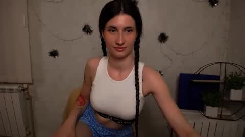 Snapshot of lauradre_ chatting on April 2026 06:42:02 AM Laura online show from April 2026 06:42:02 AM