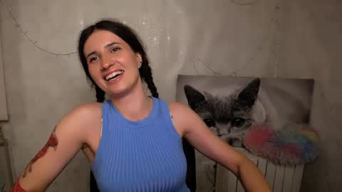 Snapshot of lauradre_ chatting on May 2026 08:43:02 AM Laura online show from May 2026 08:43:02 AM