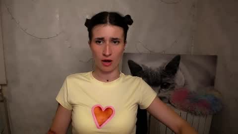 Snapshot of lauradre_ chatting on May 2026 10:21:02 AM Laura online show from May 2026 10:21:02 AM
