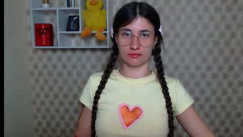 Snapshot of lauradre_ chatting on June 2026 06:15:02 AM Laura online show from June 2026 06:15:02 AM