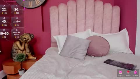 Laura Glowing online show from March 2025 04:19:01 AM