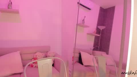 Snapshot of laurah_hill chatting on September 2025 12:05:01 PM Lau online show from September 2025 12:05:01 PM