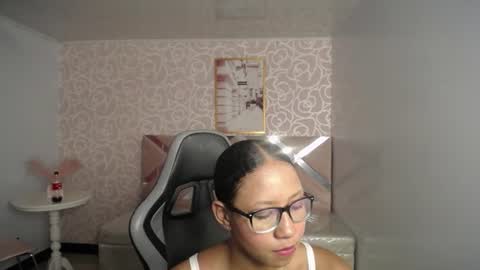 laurakail_ch online show from June 2026 03:06:02 AM