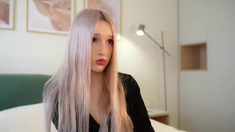 Laura online show from September 2025 08:05:02 AM