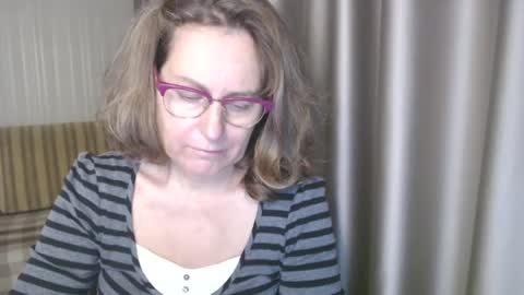 Lauraoven1 online show from December 2024 01:06:01 PM