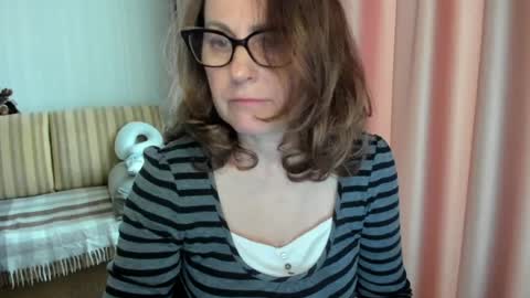 Lauraoven1 online show from May 2026 02:22:02 PM