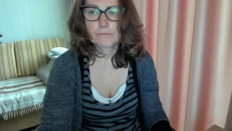 Lauraoven1 online show from May 2026 07:49:02 AM