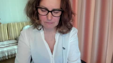 Lauraoven1 online show from May 2026 07:39:01 AM