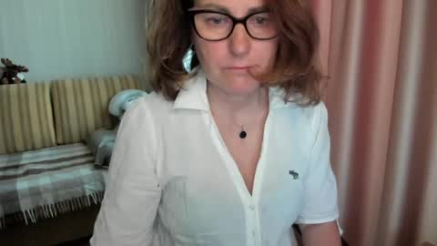 Lauraoven1 online show from May 2026 12:33:01 PM