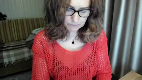 Lauraoven1 online show from May 2026 07:04:01 PM