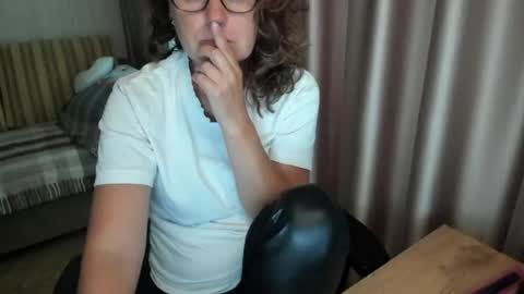 Lauraoven1 online show from July 2026 02:20:01 PM