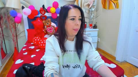 Snapshot of laurasinfull chatting on February 2025 04:14:02 AM Laura online show from February 2025 04:14:02 AM