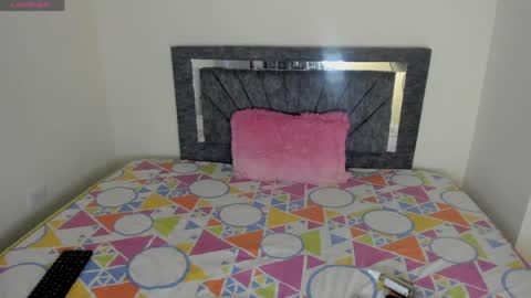 laurasofia01 online show from April 2026 03:09:02 PM