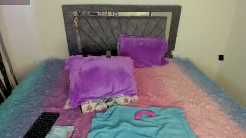 laurasofia01 online show from April 2026 07:58:01 PM