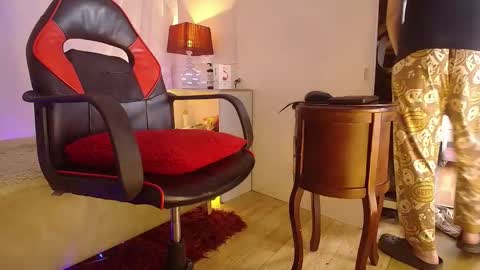 Laura Sofia online show from March 2026 03:01:01 PM