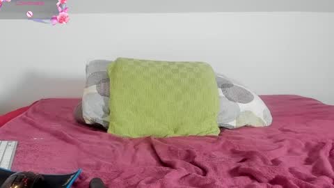 Laura Lara Sommer online show from February 2025 12:29:01 AM