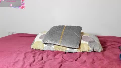 Laura Lara Sommer online show from October 2025 06:16:02 PM