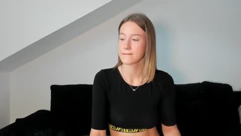 Snapshot of laurasommer chatting on July 2026 10:18:02 AM Laura Lara Sommer online show from July 2026 10:18:02 AM